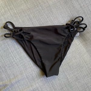 Acacia swimwear black bikini bottoms L